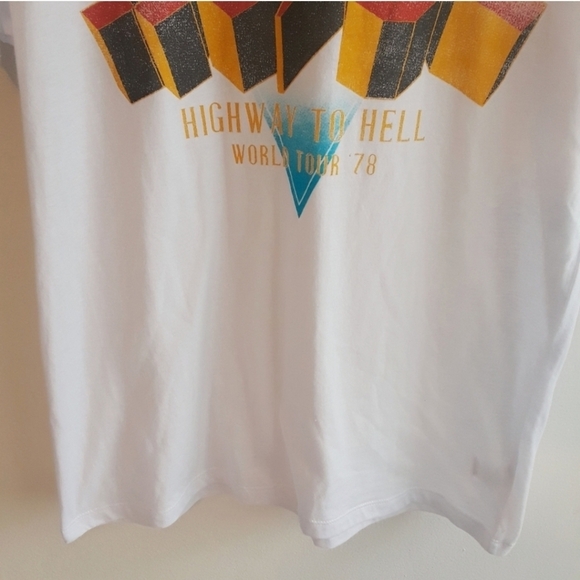 NWT Chaser AC ⚡DC graphic tee - Picture 5 of 7